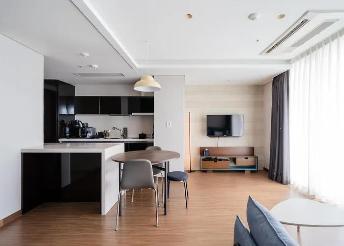 Urbanstay Haeundae Station 公寓