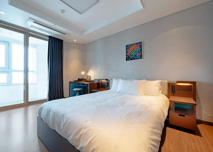 Urbanstay Haeundae Station 公寓